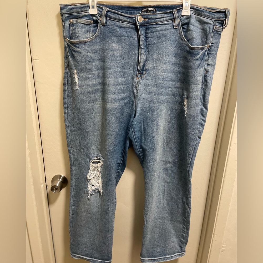 Fashion Nova Distressed Light Wash Jeans – Size 22 – Plus Size Ripped Denim